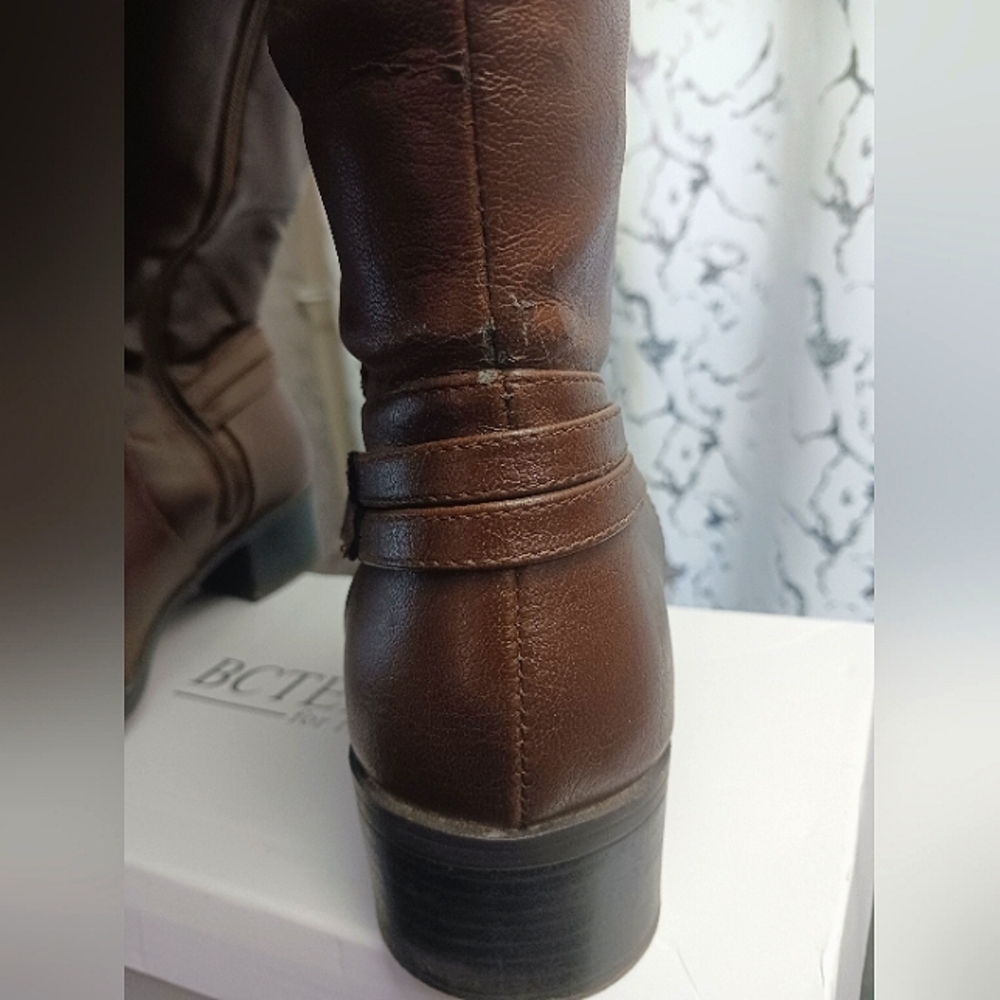 Boots - Picture 9 of 10